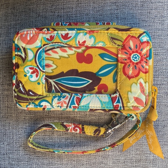 Vera Bradley smartphone wristlet with ID window and card holders - Picture 2 of 4